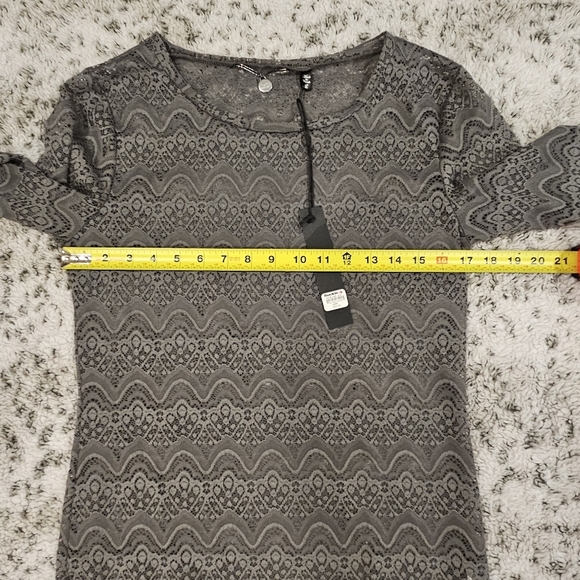 BKE Boutique NWT SZ L Gray Fitted Lace Sheer Stretch Coquette Romantic Fairy Top - Picture 7 of 11